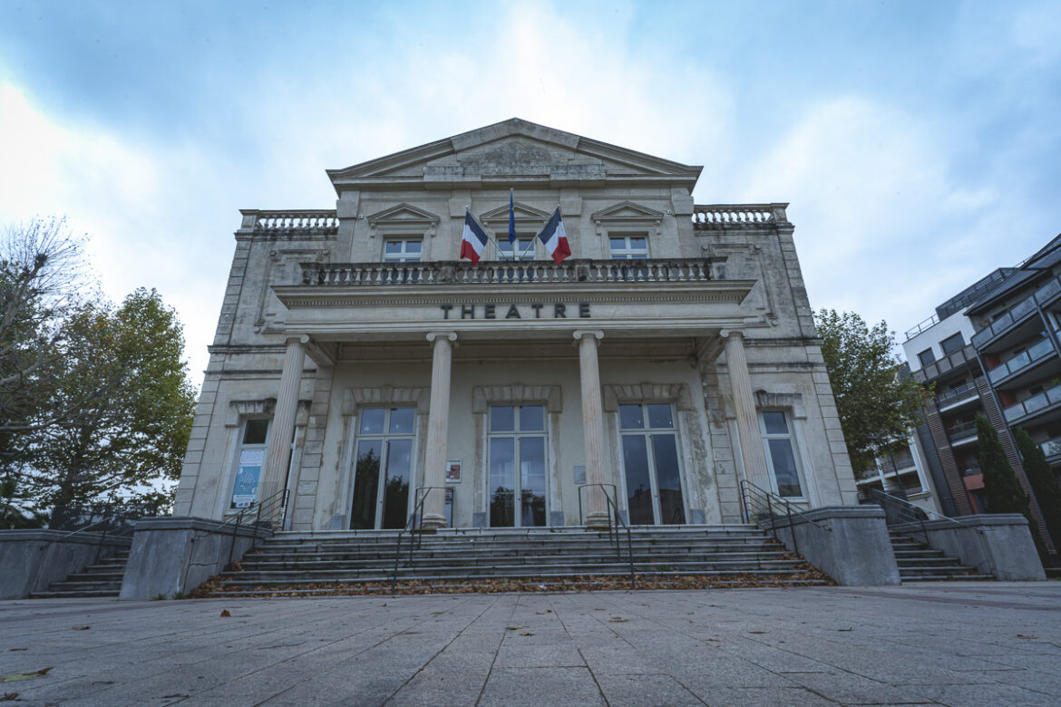 devanture Théâtre Émile Loubet de Montélimar