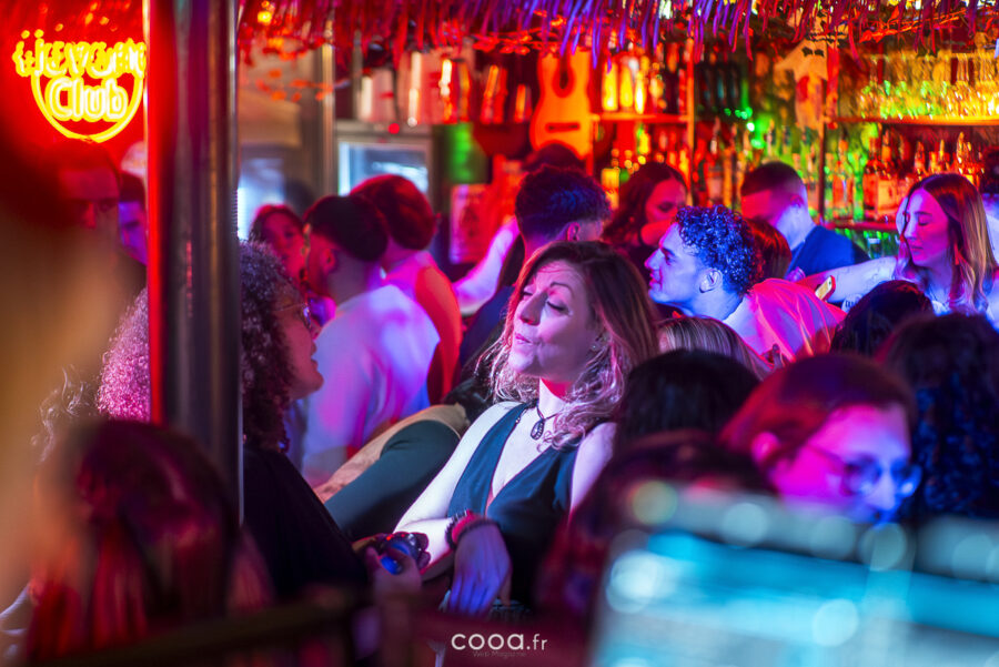 Muchachas Latinas au Barrio Latino